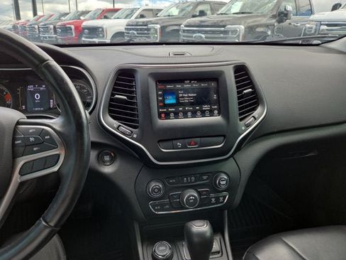 Used 2019 Jeep Cherokee Latitude Plus AWD/4WD image 15