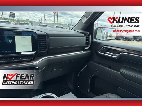 Used 2022 Chevrolet Silverado 1500 LT AWD/4WD image 46