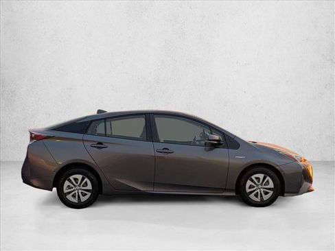 Certified 2018 Toyota Prius Three image 3