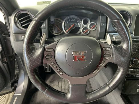 Used 2013 Nissan GT-R Premium image 19