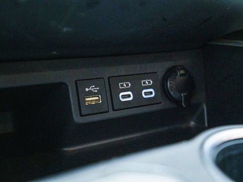 Used 2023 Toyota Highlander LE FWD image 23