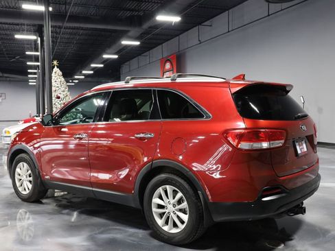 Used 2017 Kia Sorento LX w/ LX Convenience Package image 5