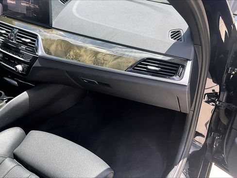 Used 2023 BMW 530i w/ Convenience Package RWD image 17