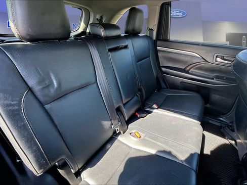 Used 2018 Toyota Highlander Limited AWD/4WD image 25