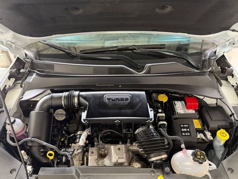 Used 2025 Jeep Compass Trailhawk image 31