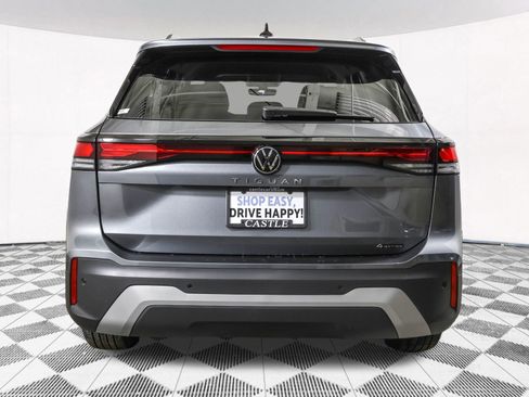 Used 2025 Volkswagen Tiguan S w/ 18" Wheel Package image 16