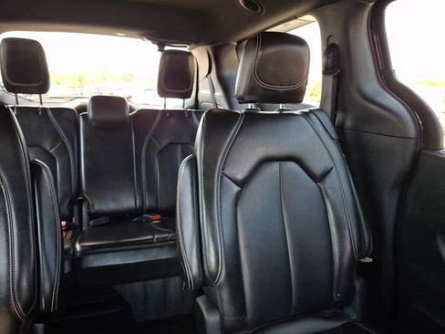Used 2025 Chrysler Pacifica Select FWD image 21