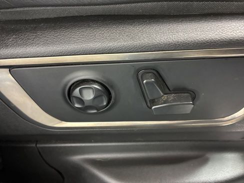 Used 2021 RAM 1500 Limited w/ Body Color Bumper Group image 28