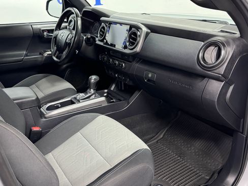 Used 2021 Toyota Tacoma TRD Off-Road image 12