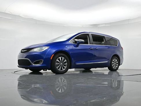 Used 2020 Chrysler Pacifica Limited FWD image 41