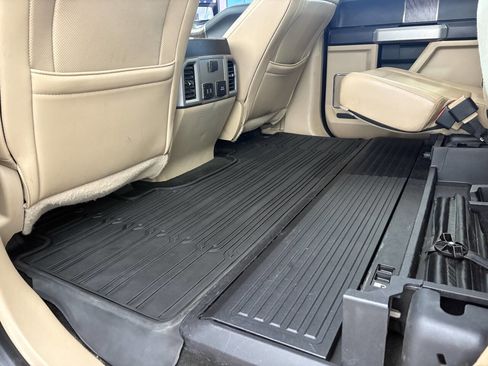 Used 2019 Ford F250 Lariat w/ Chrome Package image 31