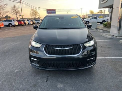 Used 2023 Chrysler Pacifica Touring-L image 38