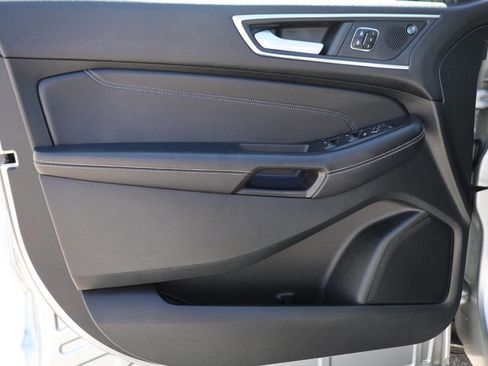 Used 2022 Ford Edge Titanium image 12