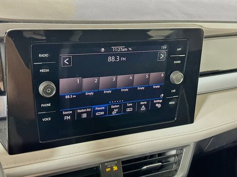 Used 2025 Volkswagen Taos SE FWD image 19