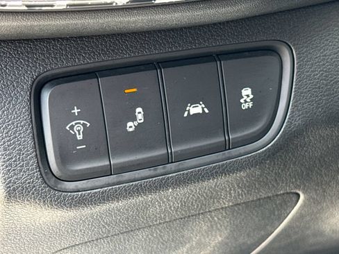 Used 2019 Hyundai Santa Fe SEL FWD image 14