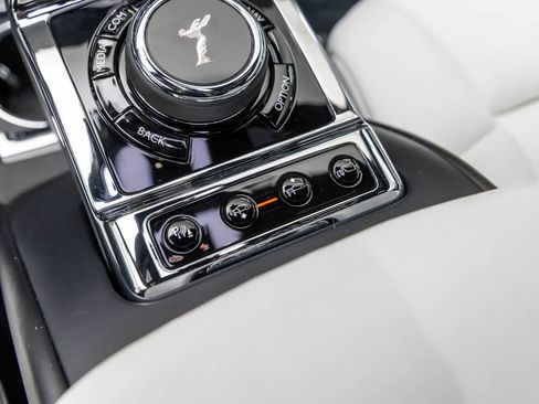 Used 2020 Rolls-Royce Phantom Extended Wheelbase RWD image 31