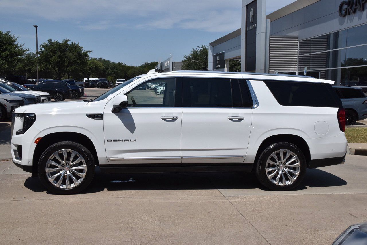 Used 2024 GMC Yukon XL Denali w/ Advanced Technology Package AWD/4WD image 5