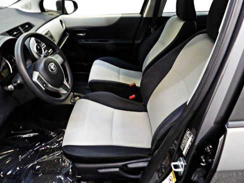 Used 2013 Toyota Yaris LE FWD image 11