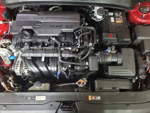 Used 2025 Hyundai Elantra SE FWD image 30