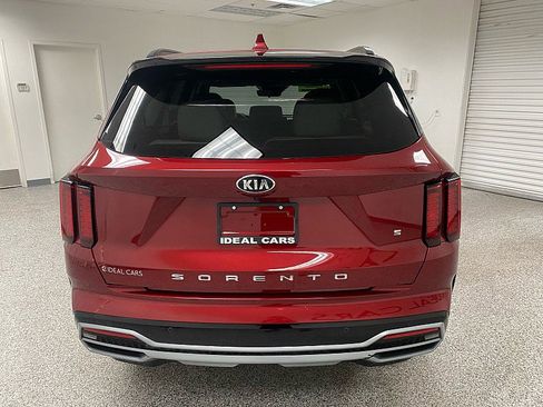 Used 2021 Kia Sorento S w/ Panoramic Sunroof Package image 6