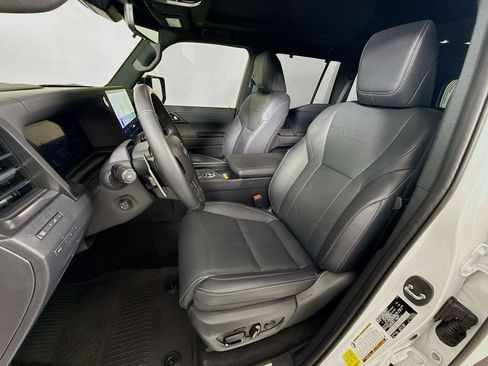 Certified 2025 Lexus GX 550 w/ Cold Area Package AWD/4WD image 22
