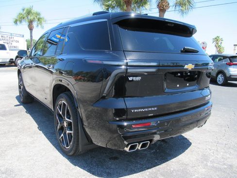 Used 2025 Chevrolet Traverse High Country FWD image 8