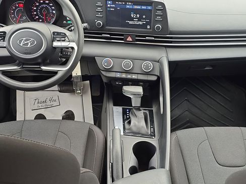 Used 2023 Hyundai Elantra SE w/ Winter Weather Package image 38