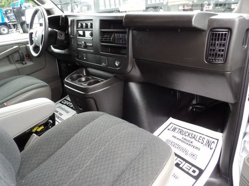 Used 2024 GMC Savana 2500 w/ Driver Convenience Package image 33