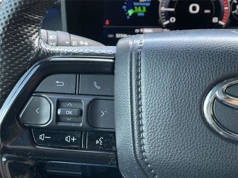 Used 2024 Toyota Tundra Platinum AWD/4WD image 28