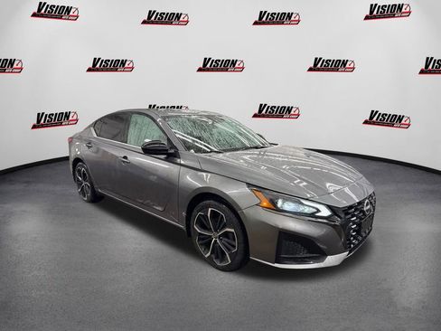 Used 2023 Nissan Altima 2.5 SR image 3