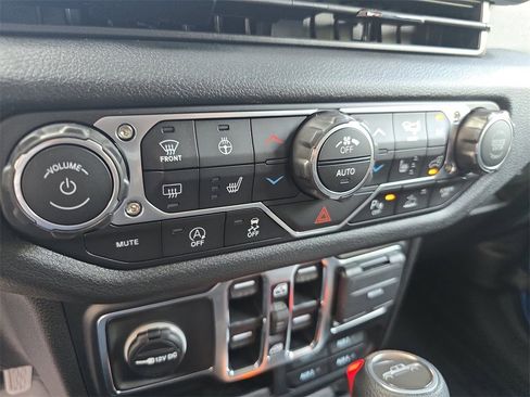 New 2025 Jeep Gladiator Sport image 21