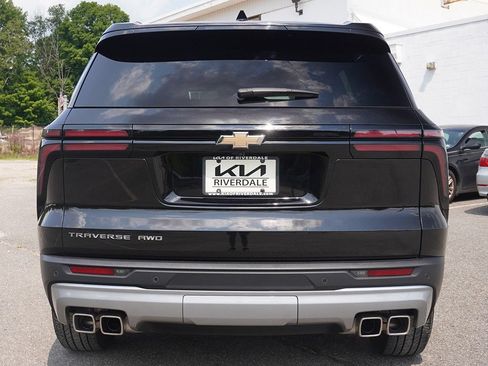 Used 2025 Chevrolet Traverse LT AWD/4WD image 16