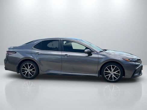 Used 2021 Toyota Camry SE FWD image 4