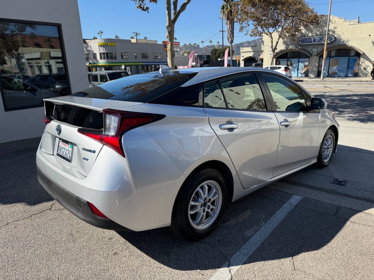 Used 2019 Toyota Prius L Eco FWD image 9