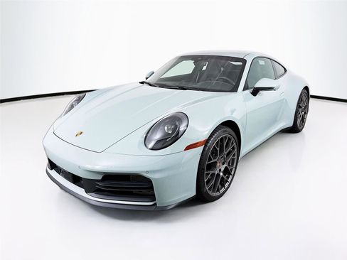 Used 2025 Porsche 911 Carrera image 3