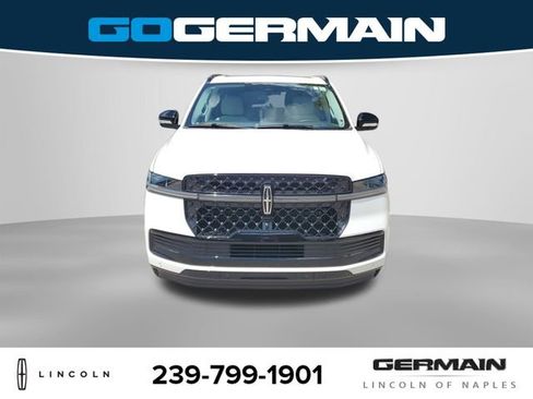 New 2026 Lincoln Navigator L Reserve AWD/4WD image 3