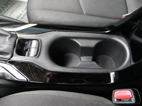 Used 2022 Toyota Corolla LE FWD image 35