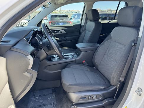 Used 2020 Chevrolet Traverse LT image 16