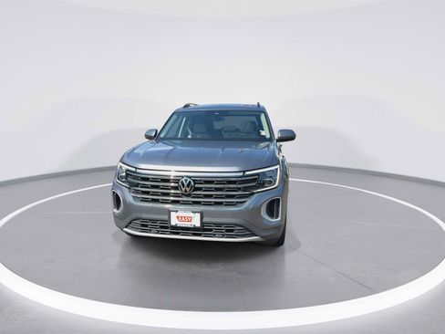 Used 2024 Volkswagen Atlas SE w/ Panoramic Sunroof Package AWD/4WD image 3