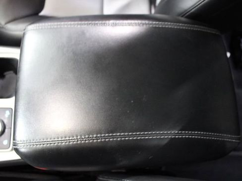 Used 2022 Ford Explorer XLT w/ Equipment Group 202A image 28