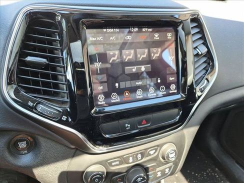 Used 2019 Jeep Cherokee Limited AWD/4WD image 14