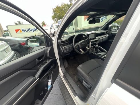 Used 2025 Toyota 4Runner SR5 AWD/4WD image 2