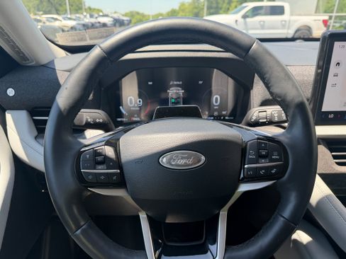 Certified 2025 Ford Explorer Platinum w/ LUX Leather Package AWD/4WD image 32