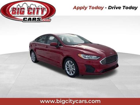 Used 2020 Ford Fusion SE image 1