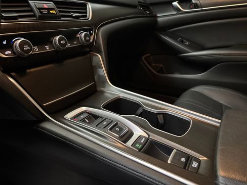Used 2021 Honda Accord Touring image 18