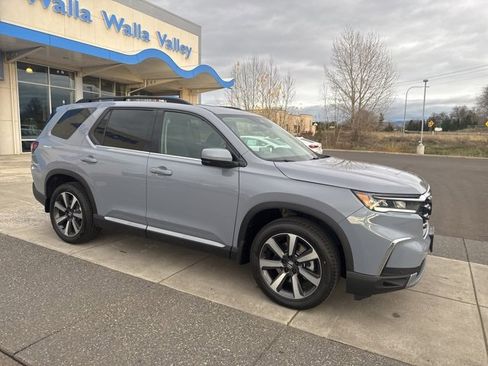 New 2025 Honda Pilot Touring image 2