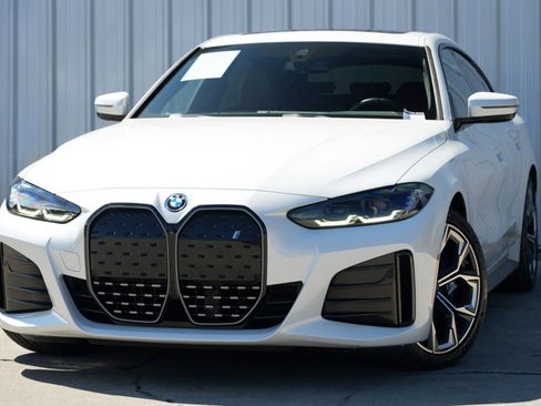 Used 2022 BMW i4 eDrive40 w/ M Sport Package image 3