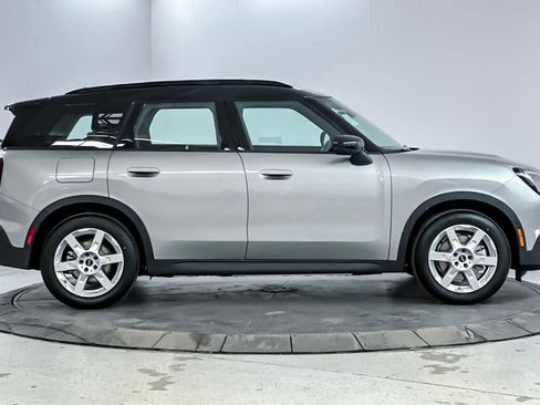 New 2025 MINI Cooper Countryman SE image 8