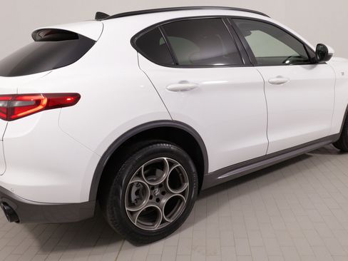 Used 2023 Alfa Romeo Stelvio Ti image 11