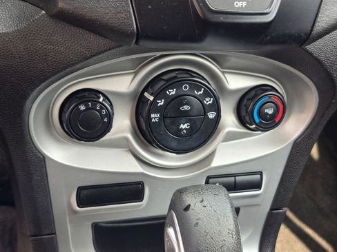 Used 2015 Ford Fiesta SE image 16